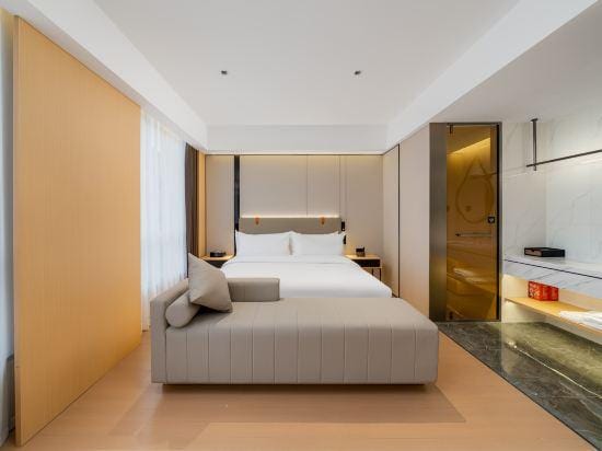 Yunlan Platinum Hotel (Danyang High-Speed Railway Station Tianbo City) Hotel in Jiangsu