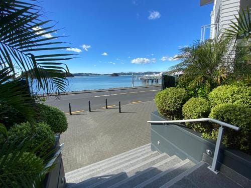 By the Sea  Hotel in Paihia