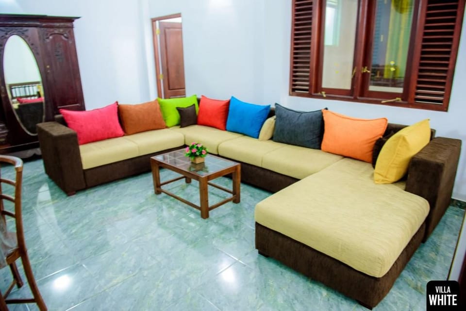 Villa White Hotel in Hikkaduwa