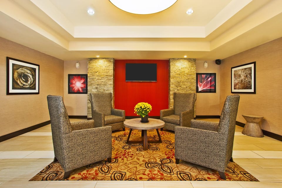 Holiday Inn Express & Suites Springfield By IHG Hotel in Springfield