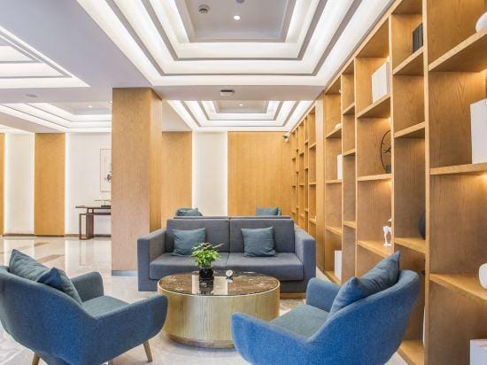 Hangzhou Lingqi Tongjian Lake Resort Hotel Hotel in Hangzhou