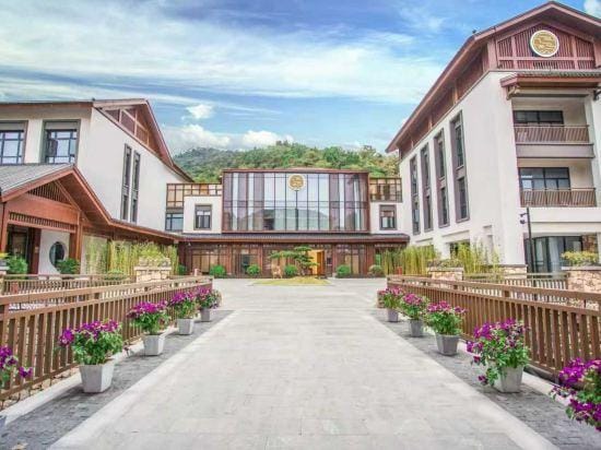 Hangzhou Lingqi Tongjian Lake Resort Hotel Hotel in Hangzhou