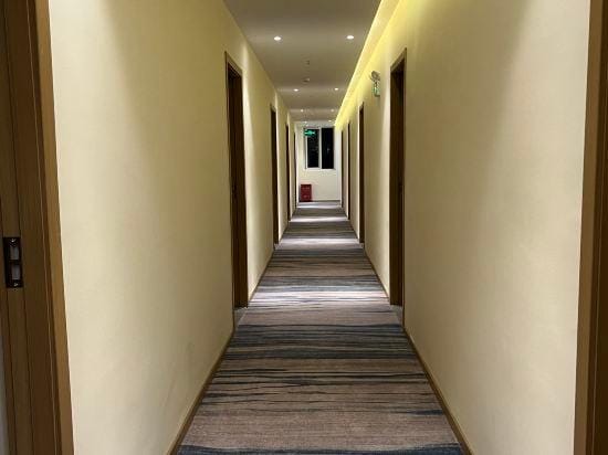 Hangzhou Guanghui Hotel (Joy City Hemu Subway Station) Hotel in Hangzhou