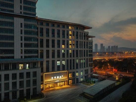 JI Hotel (Zhenjiang Dingmao Wuyue Square) Hotel in Jiangsu