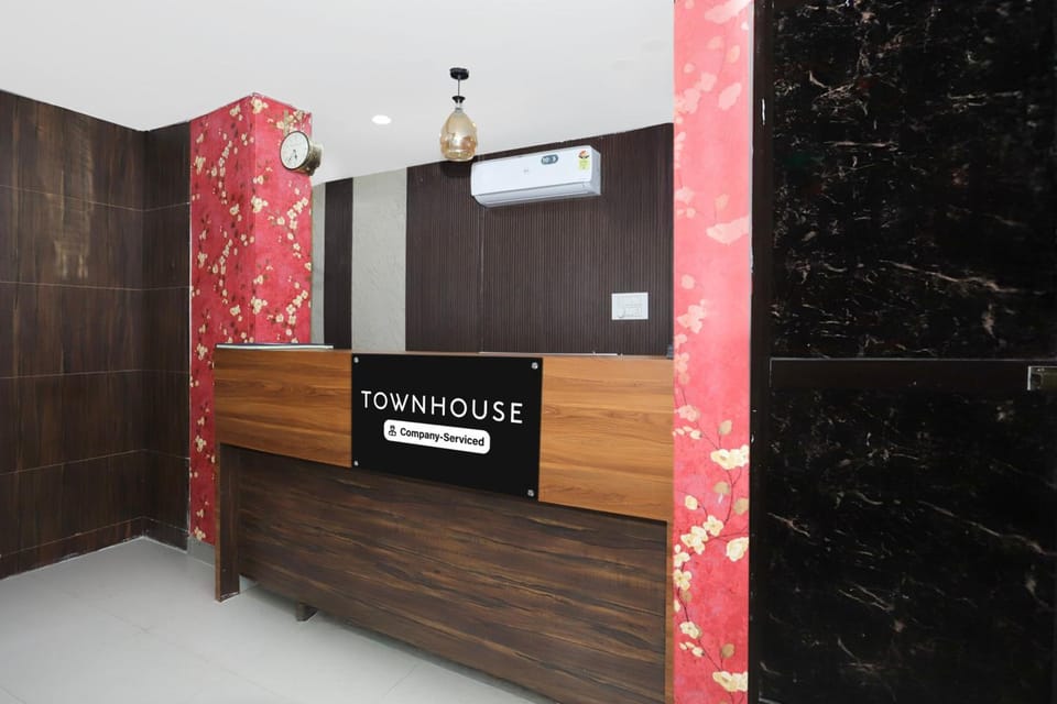 Townhouse Rauniyar City Centre Ratu Road Hotel in India