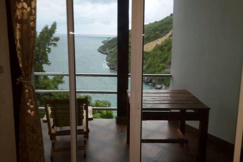 Yellow House Koh Sichang Resort in Chon Buri Changwat