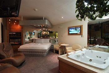 Sybaris Pool Suites Indianapolis Hotel in Pike Township