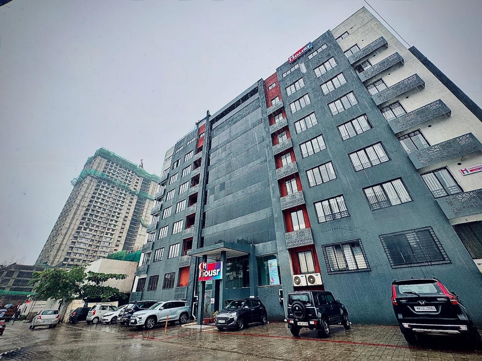 Housr Wakad Pune, Hinjawadi Road Hotel in Pune