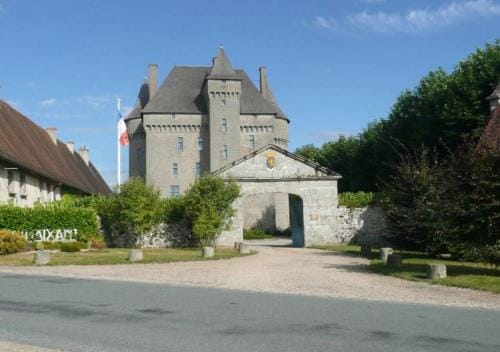 Chateau De Saint-Maixant Hotel in Auvergne-Rhône-Alpes
