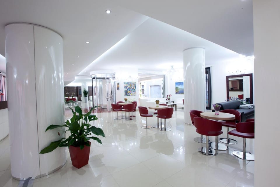 Shared lounge/TV area
