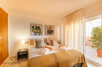 Aloha Hill Club Golf & Spa Apartments Hotel in Marbella