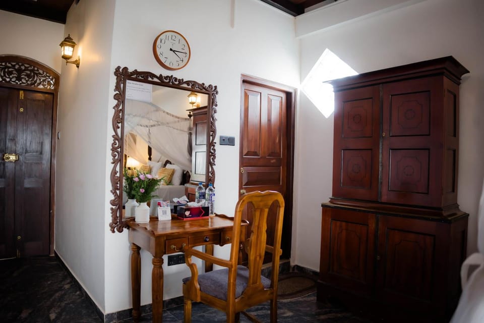 Dutch Wall Fort Hotel in Galle