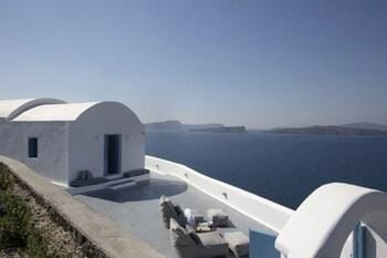 Akrotiri Cove Hotel in Santorini