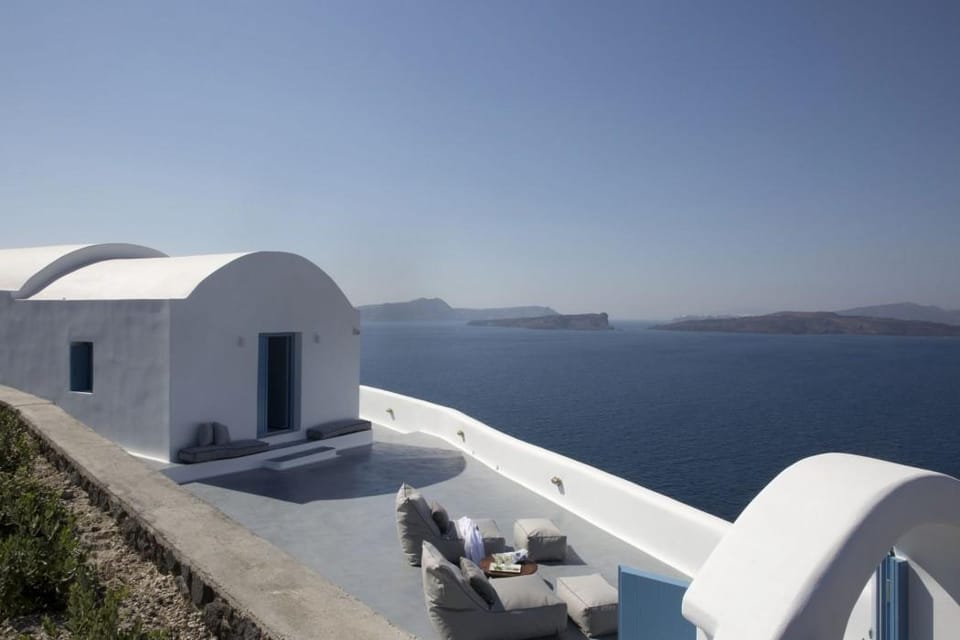 Akrotiri Cove Hotel in Santorini