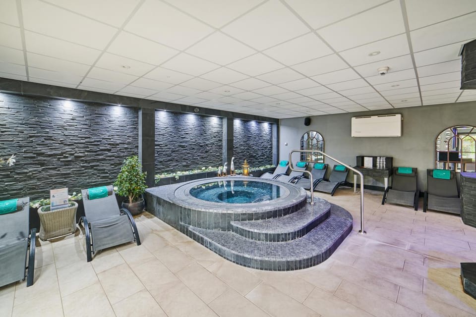 Comis Hotel & Golf Resort Hotel in Isle of Man
