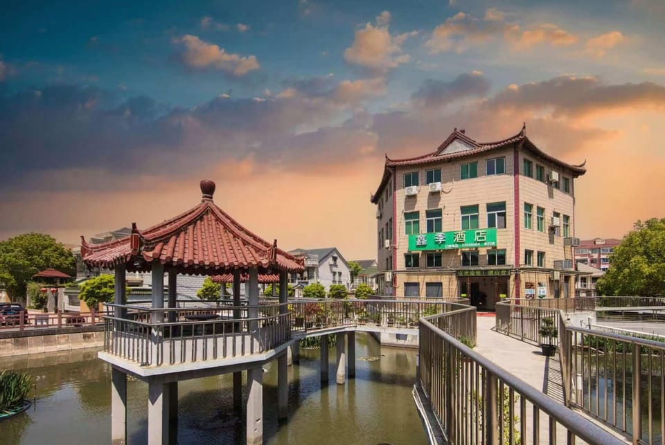 Golden Seasons Hotel (Shanghai Jinshan Zhuxing Branch) Hotel in Shanghai