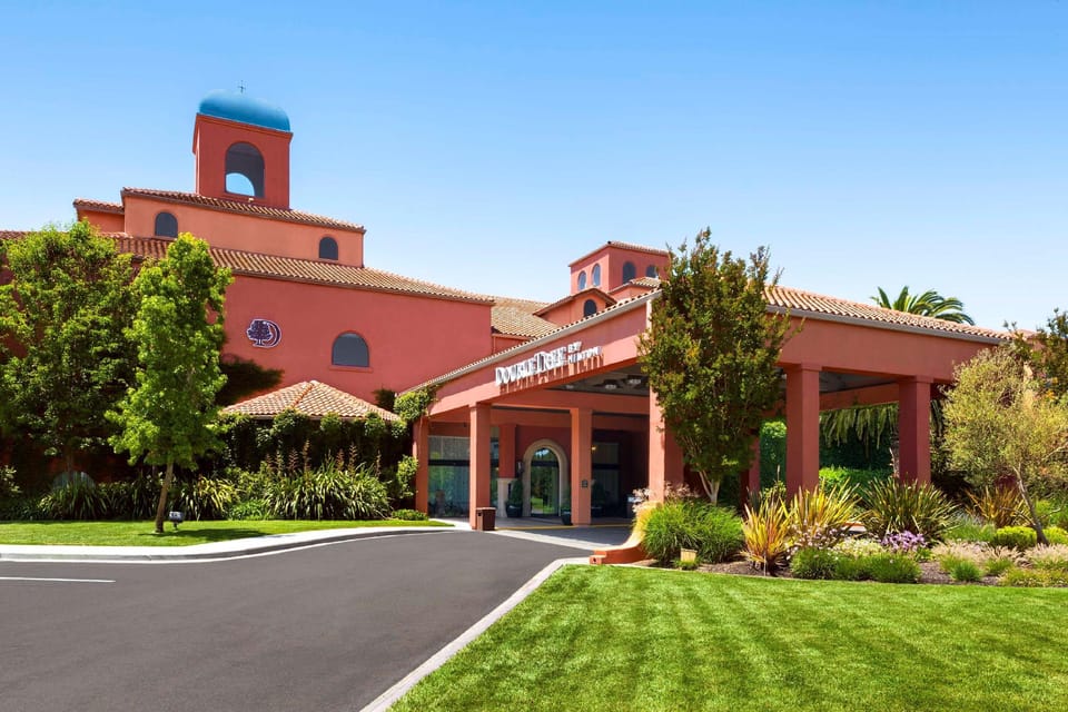 DoubleTree by Hilton Sonoma Wine Country Hotel in Rohnert Park