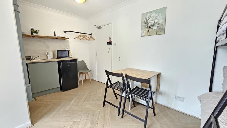 Newly renovated Studios & Ensuite Rooms-Camberwell Hotel in London Borough of Southwark