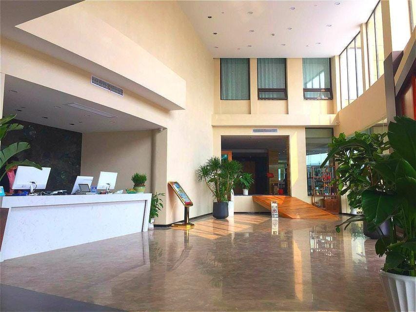 Hangzhou Quanyue Art Hotel (Hangzhou Longhu Zijing Tianjie Sandun Subway Station) Hotel in Hangzhou
