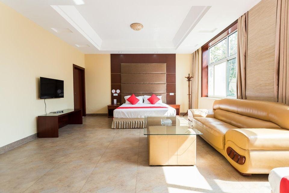 Home Inn Huayi Select Hotel (Nanjing Gaochun International Slow City) Hotel in Nanjing