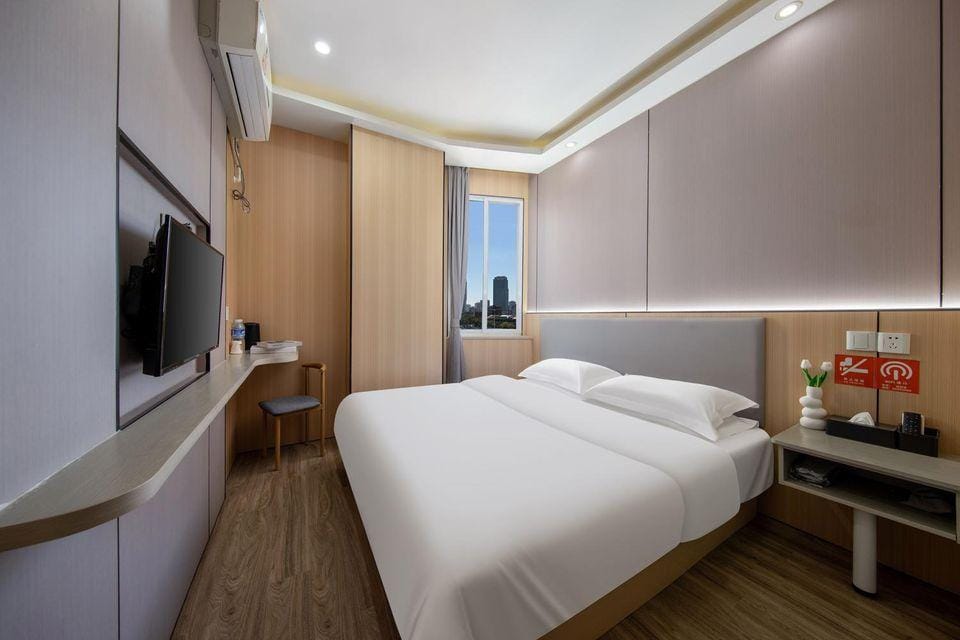 Tuan Hotel (Nanjing Jiangbei Hongyuecheng Longhua Road Metro Station) Hotel in Nanjing