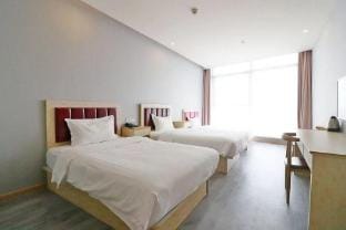 Ru Jia Pebble Hotel (Shanghai Jiayi Road Subway Station) Hotel in Shanghai