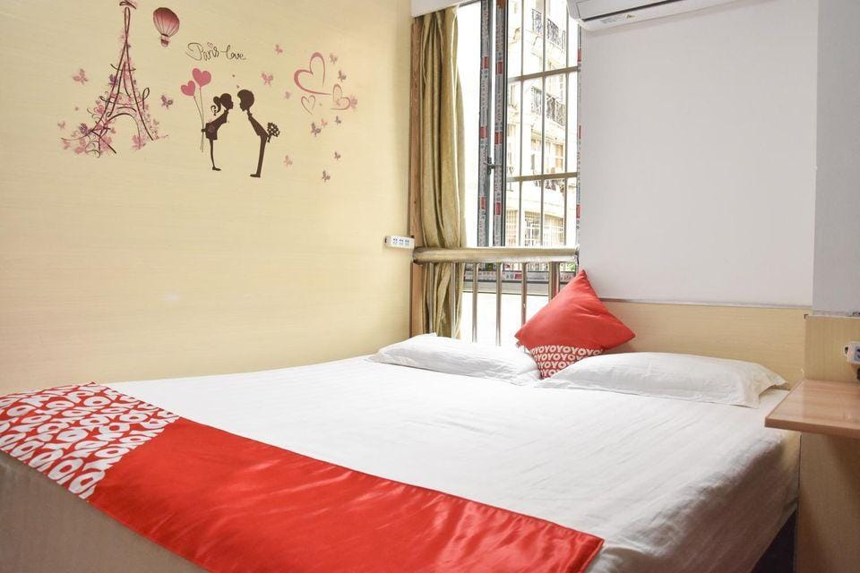 Zeyuanju Hotel (Nanjing South Railway Station Shuanglong Avenue Subway Station) Hotel in Nanjing