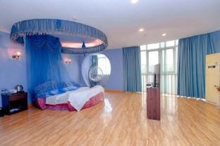 Yading Zhenxuan Supreme Hotel (Wuxi Sheng'an Shimen Road Subway Station) Hotel in Suzhou