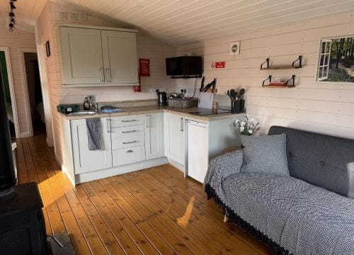 Cherry Tree Glamping Lodge in Stroud District