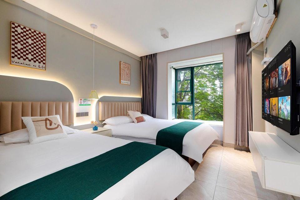 Nanjing Rainbow Hotel (Nanjing South Railway Station Mingfa Square Subway Station) Hotel in Nanjing