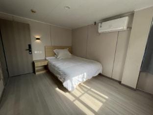 Shanghai Lankai Apartment Hotel in Shanghai