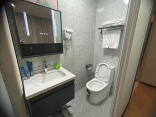 Shuyi Business Hotel (Yanzhong Road) Hotel in Shanghai