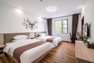 Floral Hotel·Yunke Resident Hotel (Nanjing Lukou International Airport Shop) Hotel in Nanjing