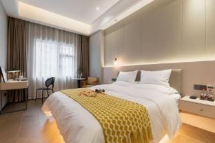 Four Seasons Apartment Hotel in Zhejiang