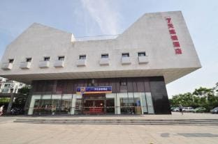 7Days Inn Chain Hotel (Nanjing Jiangjun Avenue Hohai University Subway Station) Hotel in Nanjing