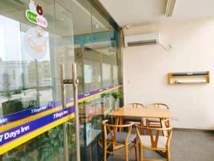 7Days Inn Chain Hotel (Nanjing Jiangjun Avenue Hohai University Subway Station) Hotel in Nanjing