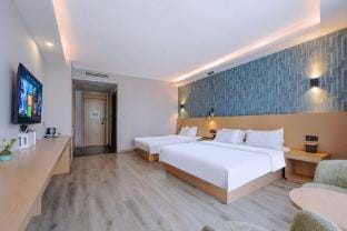 Luoman Hotel (Suzhou Wujiang Tianhong Mall) Hotel in Suzhou