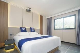 Qingzhu Hotel (Nanjing Lukou International Airport) Hotel in Nanjing