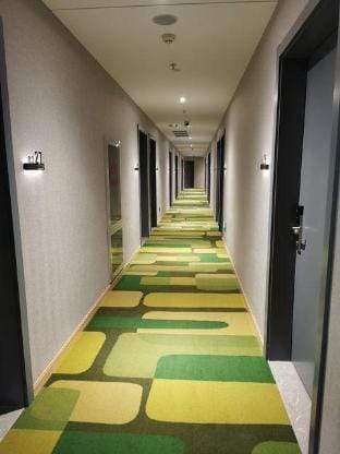 Vatica Hotel (Wuxi Wangzhuang Road Baolong Square) Hotel in Suzhou