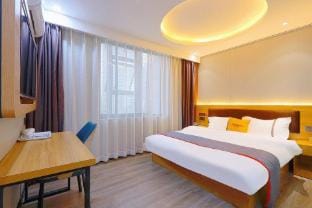 PengChong Hotel (Kunshan Wanxianghui Gongqing Subway Station) Hotel in Shanghai