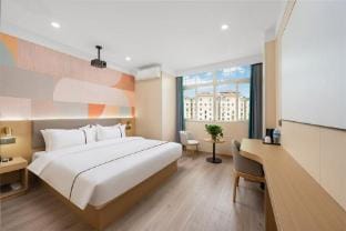 Elong Me Anlai Hotel (Kunshan Railway Station Golden Eagle International) Hotel in Shanghai