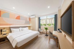 Elong Me Anlai Hotel (Kunshan Railway Station Golden Eagle International) Hotel in Shanghai