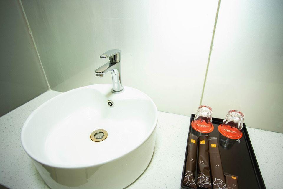 Junyi Chain Hotel (Nanjing Jiangning District Dongshan Auto 4S Park Zhongcai) Hotel in Nanjing