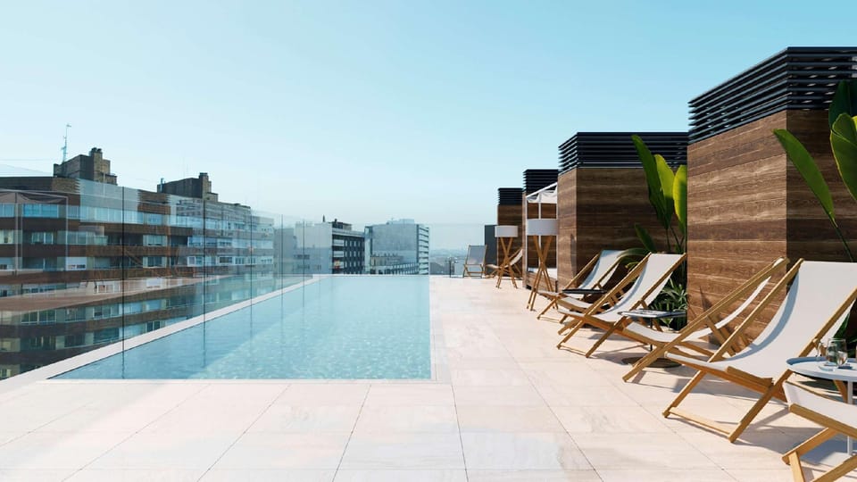 Swimming pool [outdoor]