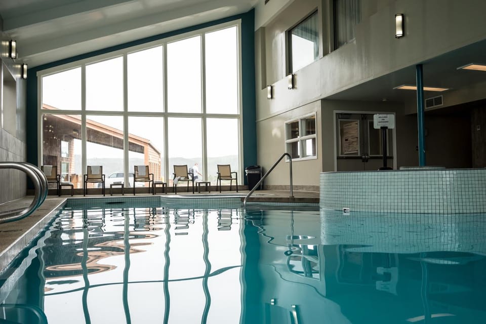 Hallmark Resort in Cannon Beach Hotel in Tolovana Park