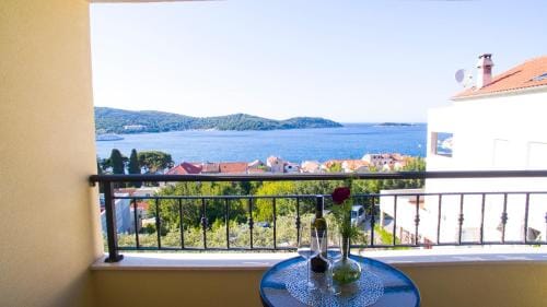 A lovely and cozy room with a breathtaking view Hotel in Vis