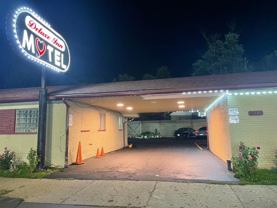 Deluxe Inn Motel Motel in Detroit