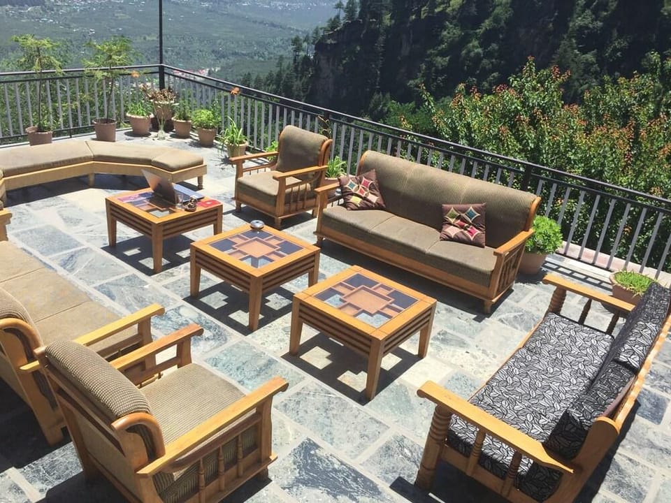 Devdhar Hilltop Cottages Hotel in Manali