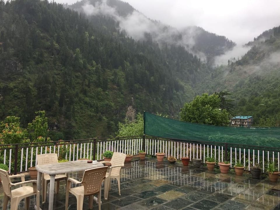 Devdhar Hilltop Cottages Hotel in Manali