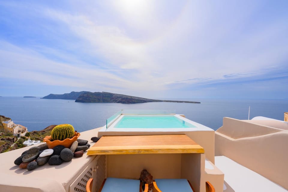 Nano Oia Villas Hotel in Oia